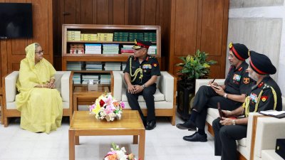 বাংলাদেশ-ভারত সেনাবাহিনীর মধ্যে সহযোগিতা জোরদারে প্রধানমন্ত্রীর গুরুত্বারোপ