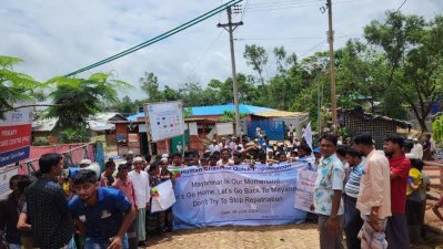 নিজ দেশে ফিরে যেতে সমাবেশ করেছেন রোহিঙ্গারা