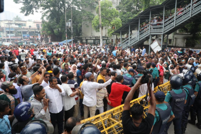 আরামবাগে বিএনপির মিছিলে পুলিশের বাধা