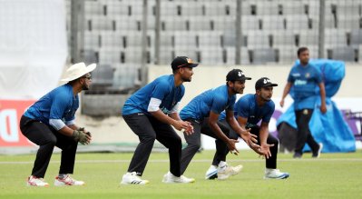 ফিল্ডিং অনুশীলনে বাংলাদেশ।