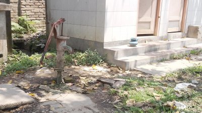 অনেক টিউবওয়েলে পানি উঠছে না