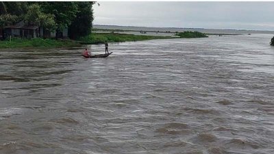 ভারত থেকে আসা পাহাড়ি ঢল ও বৃষ্টিতে ভরে উঠছে নদী, বন্যার শঙ্কা