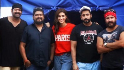 &lsquo;আদিপুরুষ&rsquo;র নির্মাতা ও শিল্পীরা