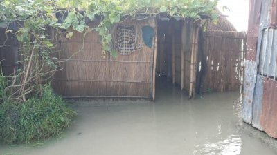 দুধকুমার নদের পানি বেড়ে চারটি গ্রামের তিন শতাধিক পরিবার পানিবন্দি হয়ে পড়েছে