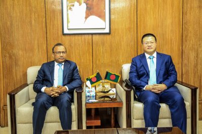 স্থানীয় সরকার, পল্লী উন্নয়ন ও সমবায় মন্ত্রী মো. তাজুল ইসলাম ও চীনের রাষ্ট্রদূত ইয়াও ওয়েন