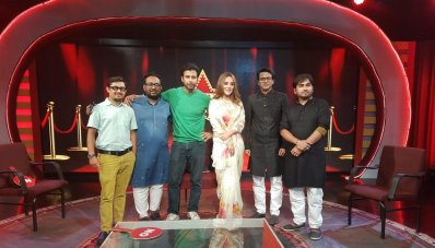 দ্বিতীয় পর্বের তারকাদের সঙ্গে দুই সাংবাদিক মাহমুদ মানজুর ও লিমন আহমেদ