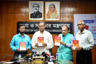 &lsquo;সংবাদপত্রে নব্বইয়ের গণঅভ্যুত্থান&rsquo; গ্রন্থের মোড়ক উন্মোচন করেন তথ্য ও সম্প্রচার মন্ত্রী ড. হাছান মাহমুদ
