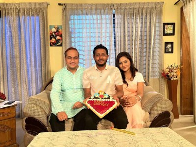 পাত্র-পাত্রীর মাঝে নির্মাতা জীবন শাহাদাৎ