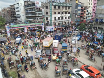 যানজটের কারণে ১০ মিনিটের পথ ১ ঘণ্টায়ও আসা যাচ্ছে না