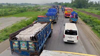 বঙ্গবন্ধু সেতু মহাসড়কে ৮ কিলোমিটার দীর্ঘ যানজট