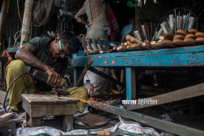 দম ফেলার সময় নেই কামারদের
