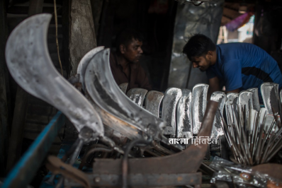 ঘষামাজার কাজে ব্যস্ত কামার