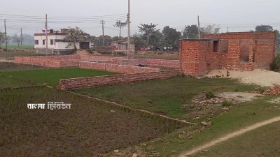 আবাদি জমি দখল করে গড়ে উঠেছে আবাসন প্রকল্প