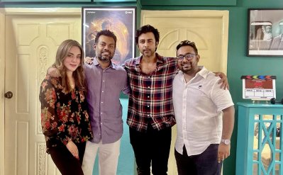 বাঁ থেকে- তমা মির্জা, শাহরিয়ার শাকিল (প্রযোজক), আফরান নিশো ও রায়হান রাফী