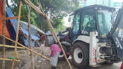 সবার ঢাকায় অভিযোগের পর ফুটপাত দখলমুক্ত করতে অভিযান