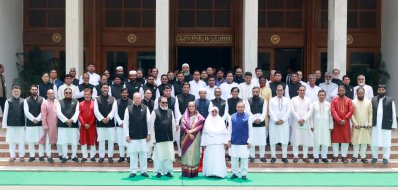 গাজীপুর, খুলনা ও বরিশাল সিটি করপোরেশনের নবনির্বাচিত কাউন্সিলরদের সঙ্গে ফটোসেশনে প্রধানমন্ত্রী শেখ হাসিনা (ছবি: ফোকাস বাংলা)