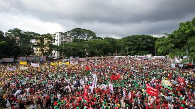 সিলেট, মৌলভীবাজার, সুনামগঞ্জের থেকে হাজার হাজার নেতাকর্মী মিছিল নিয়ে সমাবেশে যোগ দেন