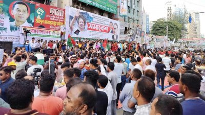সমাবেশে আসা নেতাকর্মীরা