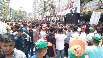 দল থেকে নেতাকর্মীদের সতর্ক থাকার পরামর্শ দেওয়া হয়েছে (ছবি: নাসিরুল ইসলাম)
