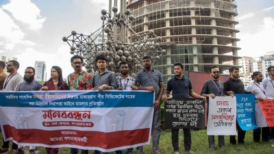 সংবাদ সম্মেলনে সাংবাদিক নেতারা (ছবি: সাজ্জাদ হোসেন)