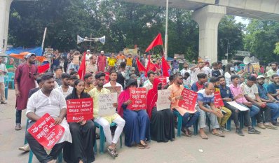 বাংলাদেশ গার্মেন্টস শ্রমিক সংহতির সমাবেশ (ছবি: সাজ্জাদ হোসেন)