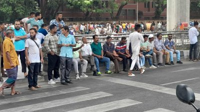 পদযাত্রায় যুক্ত হওয়ার জন্য বিএনপির কর্মীদের অপেক্ষা
