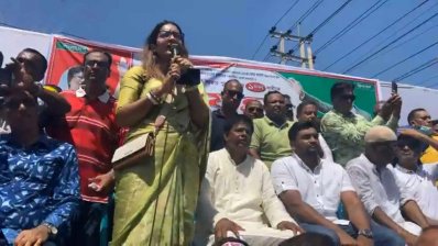 বিএনপির পদযাত্রা উপলক্ষে জড়ো হচ্ছেন কর্মীরা, গাবতলীতে সমবেত হয়ে বক্তব্য দিচ্ছেন অনেকে (ছবি: জুবায়ের আহমেদ)