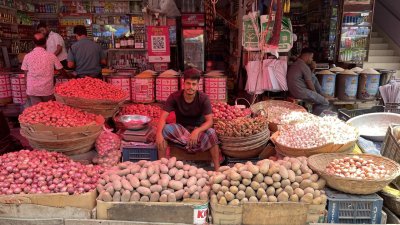 আলু ৪০ টাকা কেজি দরে বিক্রি হচ্ছে