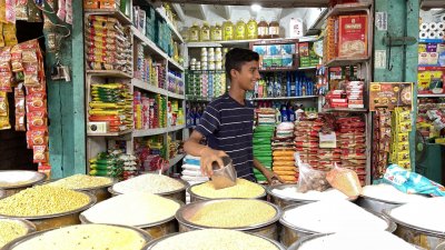 মুদি দোকানের পণ্যের দাম রয়েছে আগের মতোই