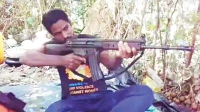 টেকনাফের পাহাড়ি আস্তানা থেকে আরসা সন্ত্রাসী হাফেজ নুর মোহাম্মদকে গ্রেফতার করেছে র&zwnj;্যাব