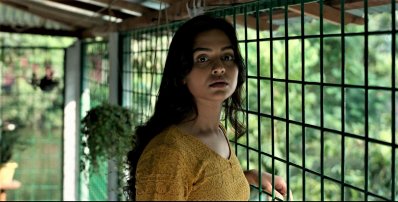 একটি দৃশ্যে নুসরাত ফারিয়া