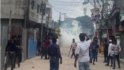 পুলিশ জোটের নেতাকর্মীদের ওপর লাঠিচার্জ, টিয়ারসেল ও রাবার ছোড়ে
