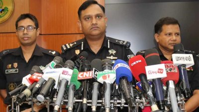 সংবাদ সম্মেলনে খন্দকার আল মঈন