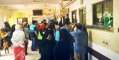 চিকিৎসকদের বাইরে রোগী দেখতে বাধা, তত্ত্বাবধায়ককে লাঞ্ছিতের অভিযোগ