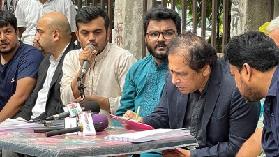 রেজা কিবরিয়ার স্বাক্ষরের মধ্য দিয়ে গণস্বাক্ষর কর্মসূচির সূচনা করা হয়