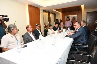 আওয়ামী লীগের প্রতিনিধিদের সঙ্গে বৈঠক করেন যুক্তরাষ্ট্রের রাষ্ট্রদূত পিটার হাস 