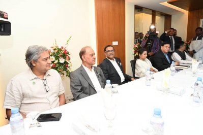 মার্কিন রাষ্ট্রদূতের সঙ্গে বৈঠকে আওয়ামী লীগ নেতারা