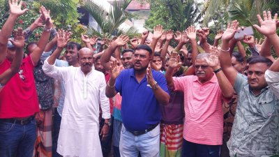 এলাকাবাসীর বিক্ষোভ