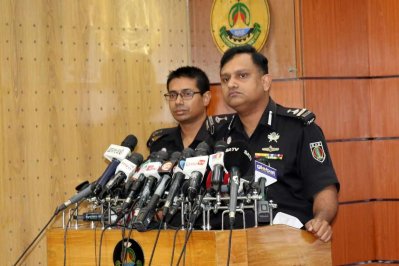 সংবাদ সম্মেলনে র&zwnj;্যাবের আইন ও গণমাধ্যম শাখার পরিচালক কমান্ডার খন্দকার আল মঈন