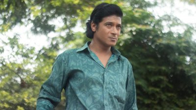 আরেকটি দৃশ্যে শরীফ সিরাজ