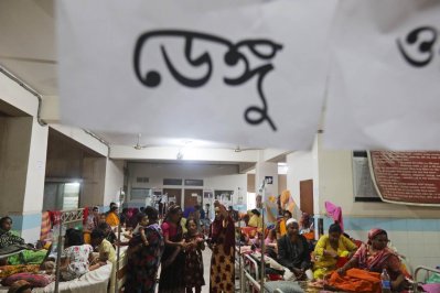 হাসপাতালে ভর্তি ডেঙ্গু রোগী (ছবি: নাসিরুল ইসলাম)