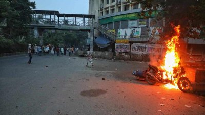 দুটি মোটরসাইকেলে আগুন দিয়েছে সাঈদী ভক্তরা