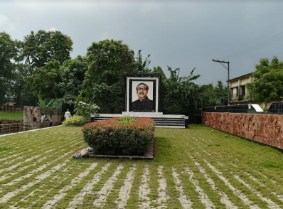 শহরের প্রাণকেন্দ্রে বঙ্গবন্ধুর মুর‍্যাল স্থাপন করা হয়েছে