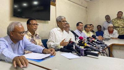 সংবাদ সম্মেলনে মির্জা ফখরুল ইসলাম আলমগীর