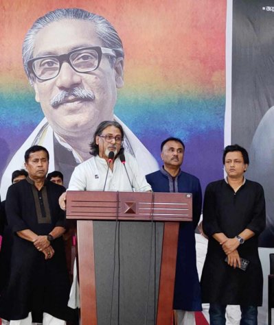 আলোচনা সভায় বক্তব্য রাখেন যুবলীগের চেয়ারম্যান শেখ ফজলে শামস্ পরশ 