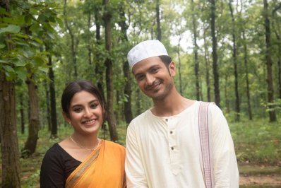 আরেকটি দৃশ্যে তটিনী ও ইয়াশ