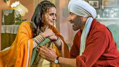  ‘গাদার ২’র দৃশ্যে আমিশা প্যাটেল ও সানি দেওল