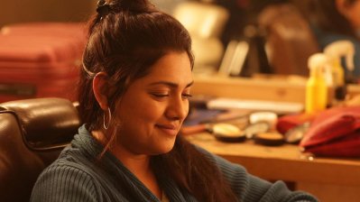 একটি দৃশ্যে নুসরাত ইমরোজ তিশা