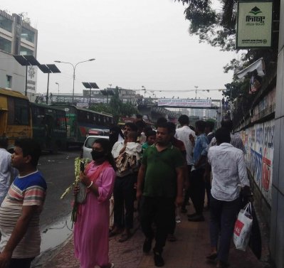 ছুটির দিনে যানজটসহ ভোগান্তিতে পড়েছে নগরবাসী