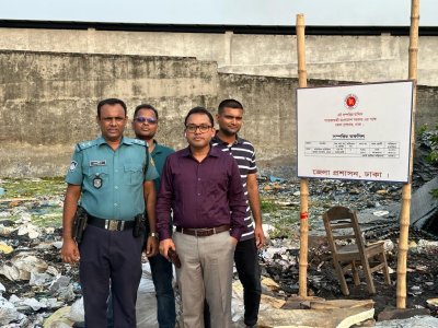 উদ্ধারের পর সাইনবোর্ড টানিয়ে দেন কর্মকর্তারা